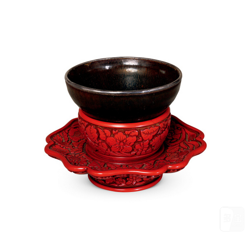 明 建窑兔毫天目盏及剔红花卉盏托